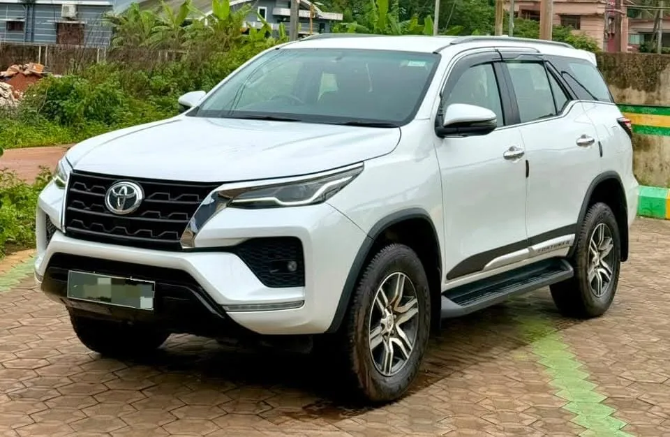 TOYOTA FORTUNER 2WD AT