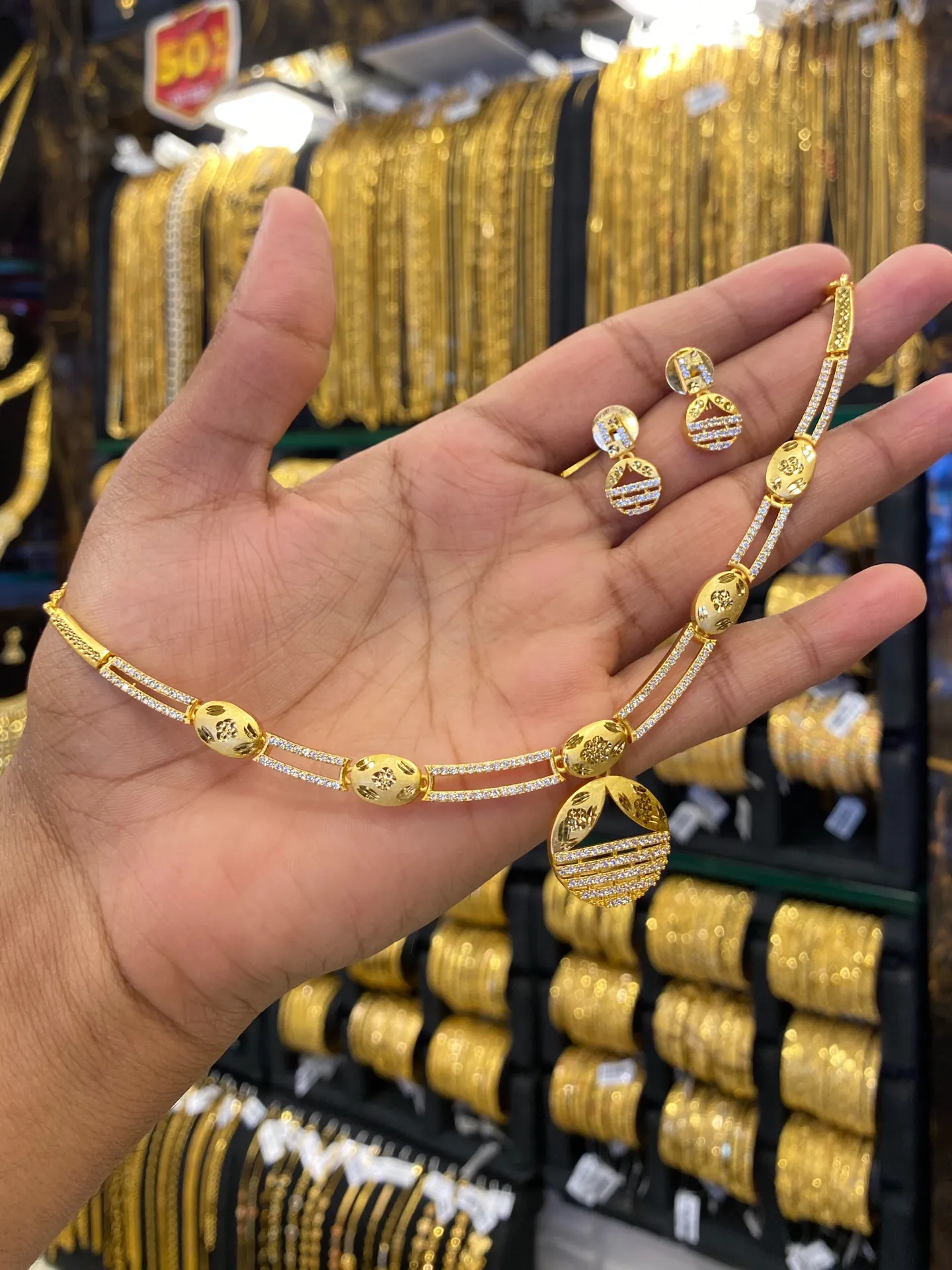Chain with pendent